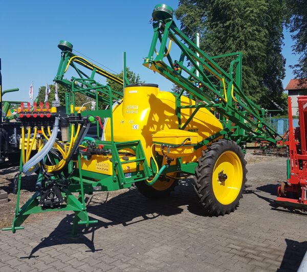 Opryskiwacz polowy przyczepiany 1500l/15m  MOSKIT
