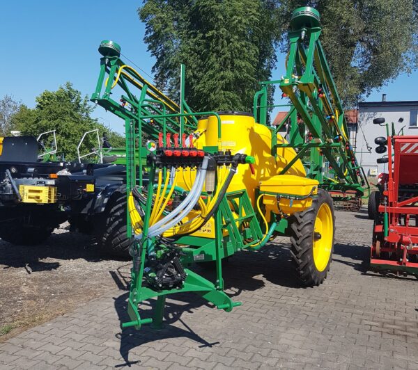 Opryskiwacz polowy przyczepiany 1500l/15m  MOSKIT - obrazek 3