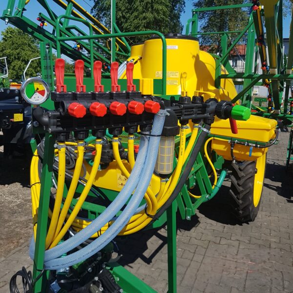 Opryskiwacz polowy przyczepiany 1500l/15m  MOSKIT - obrazek 4
