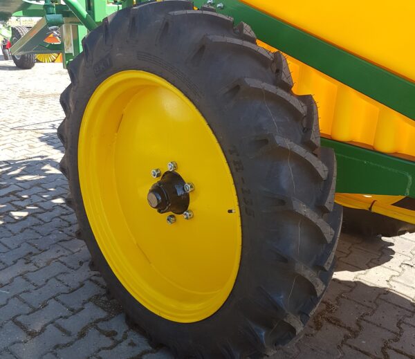 Opryskiwacz polowy przyczepiany 1500l/15m  MOSKIT - obrazek 7