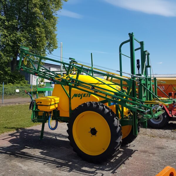 Opryskiwacz polowy przyczepiany 1500l/15m  MOSKIT