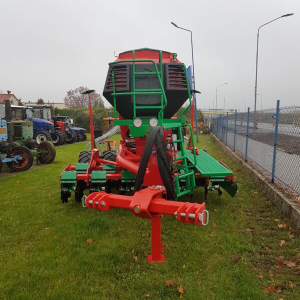 Siewnik zbożowy pneumatyczny półzawieszany AQUILA DRIVE 300  AGRO-MASZ - obrazek 3