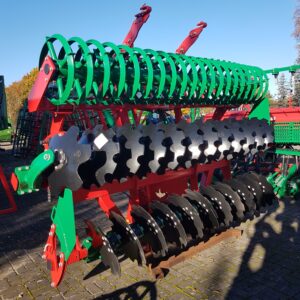 Agregat talerzowy AT30  AGRO-MASZ z wałem daszkowym z zabierakami