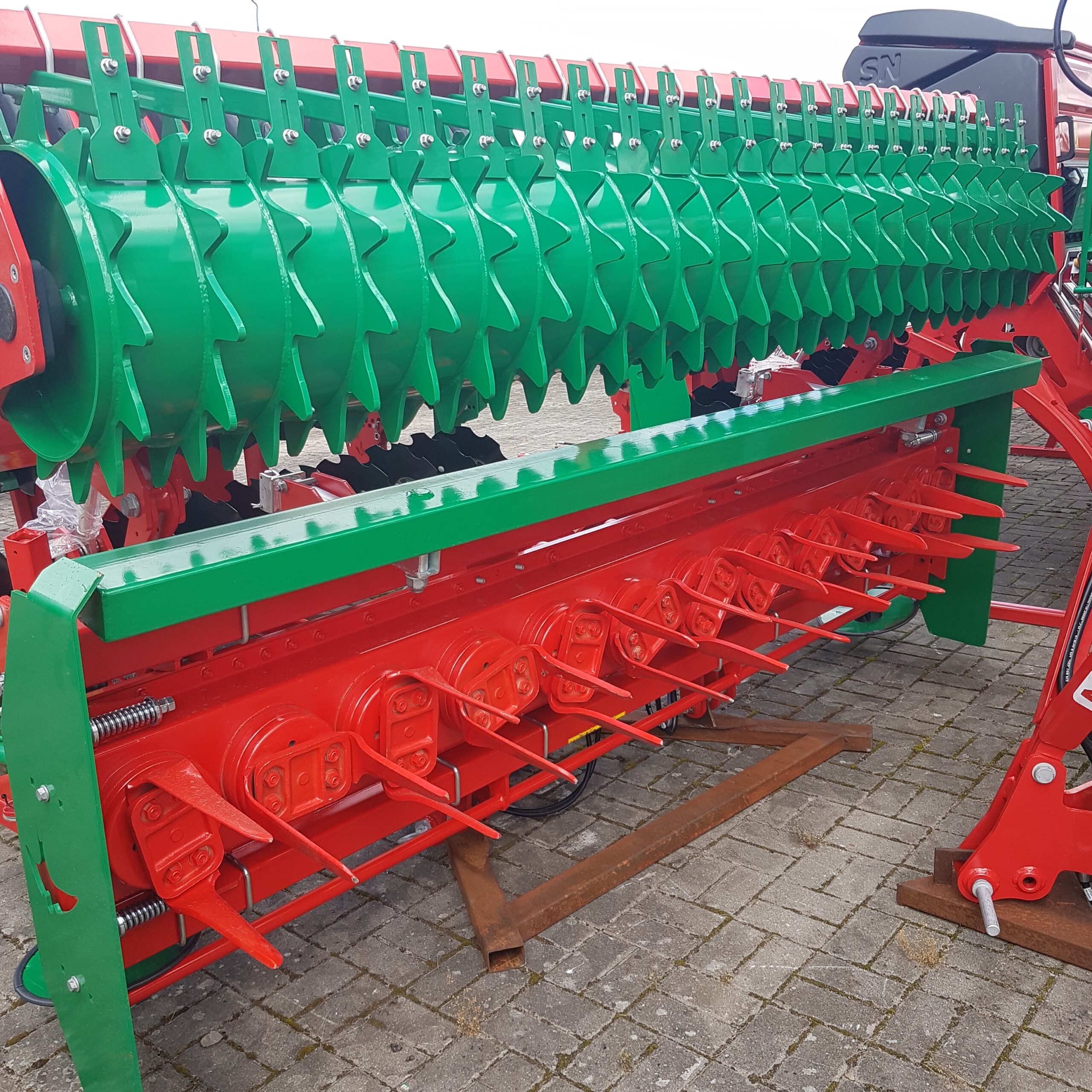 Siewnik nadbudowany SN301 z agregatem aktywnym ANA30 AGRO-MASZ - obrazek 3