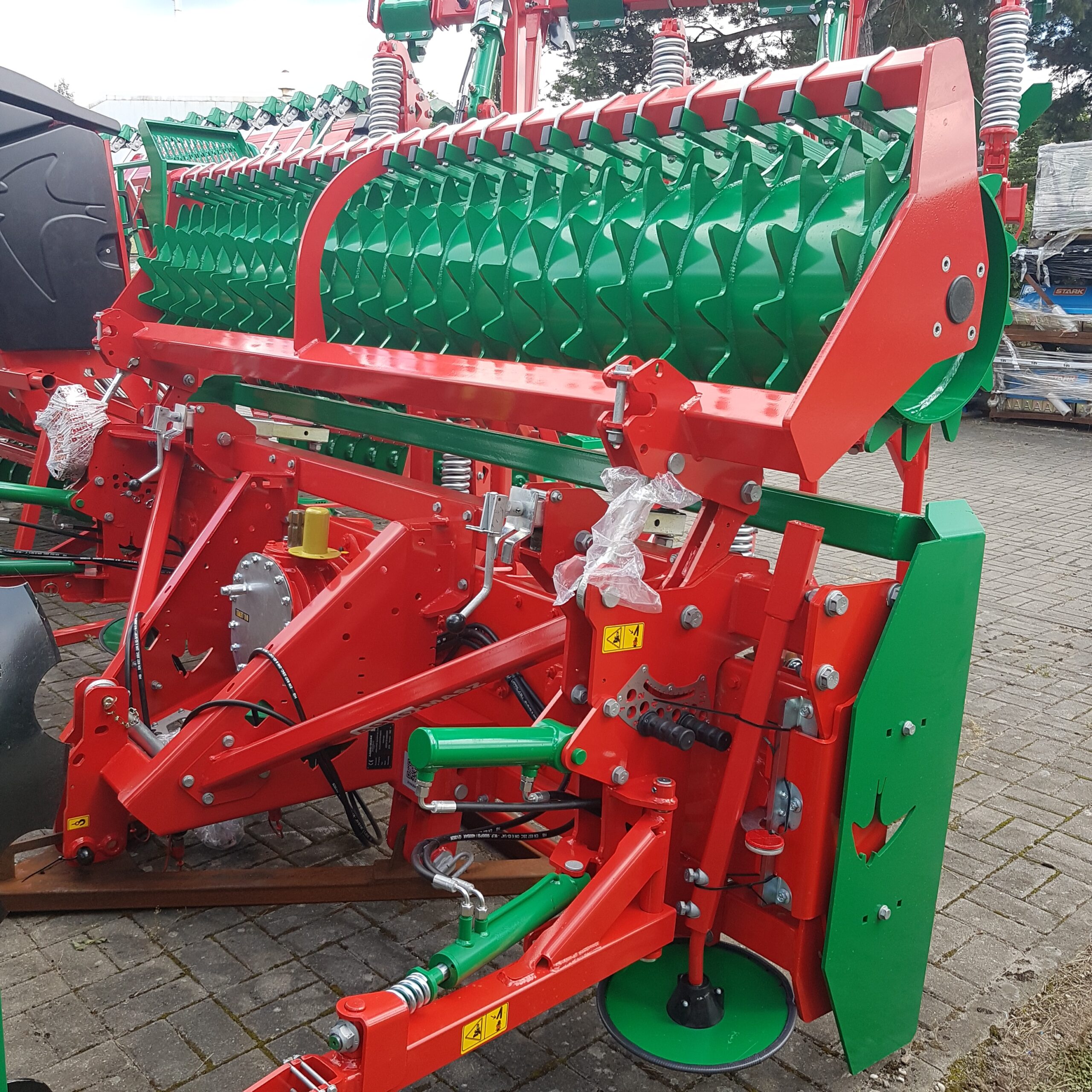 Siewnik nadbudowany SN301 z agregatem aktywnym ANA30 AGRO-MASZ - obrazek 4