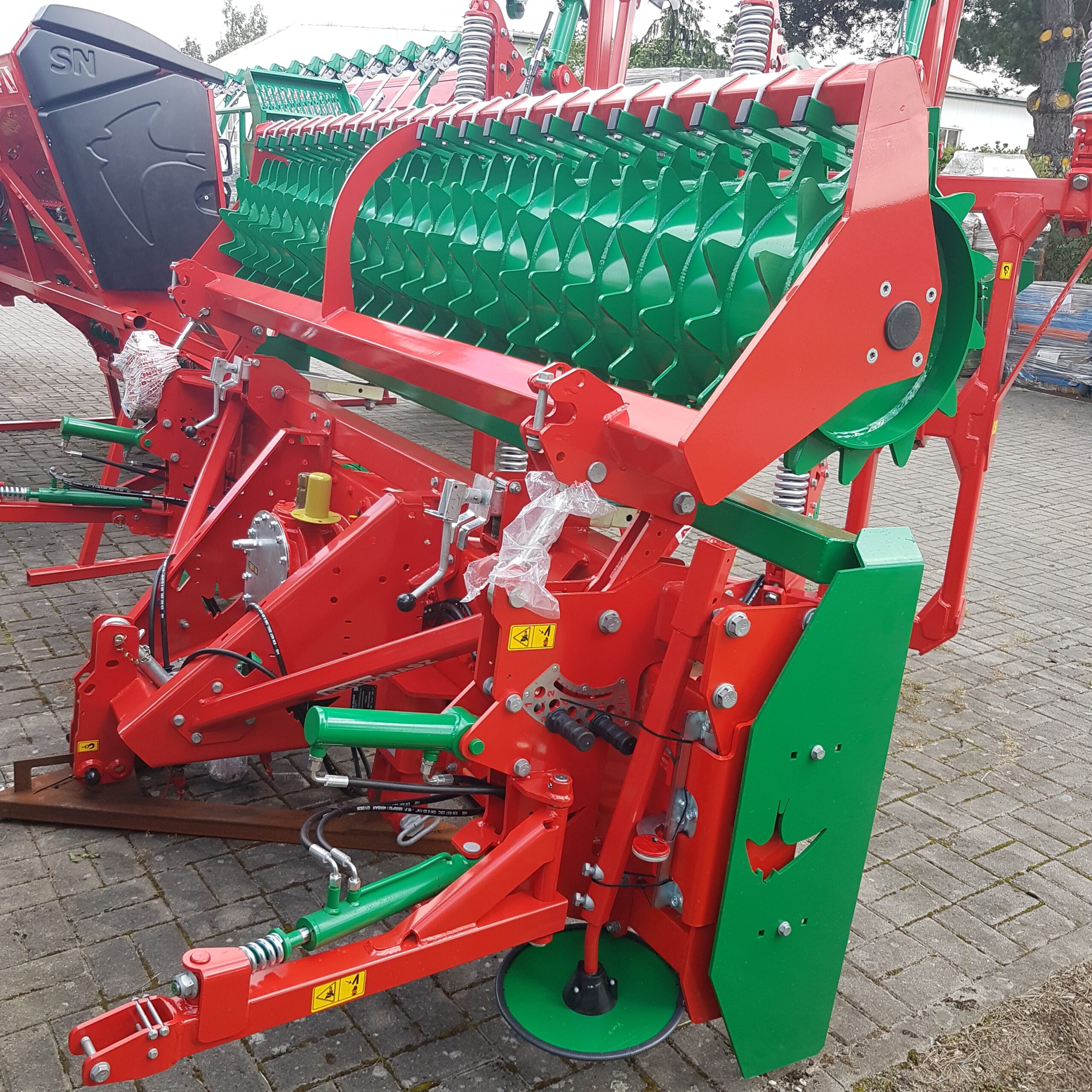 Siewnik nadbudowany SN301 z agregatem aktywnym ANA30 AGRO-MASZ - obrazek 5