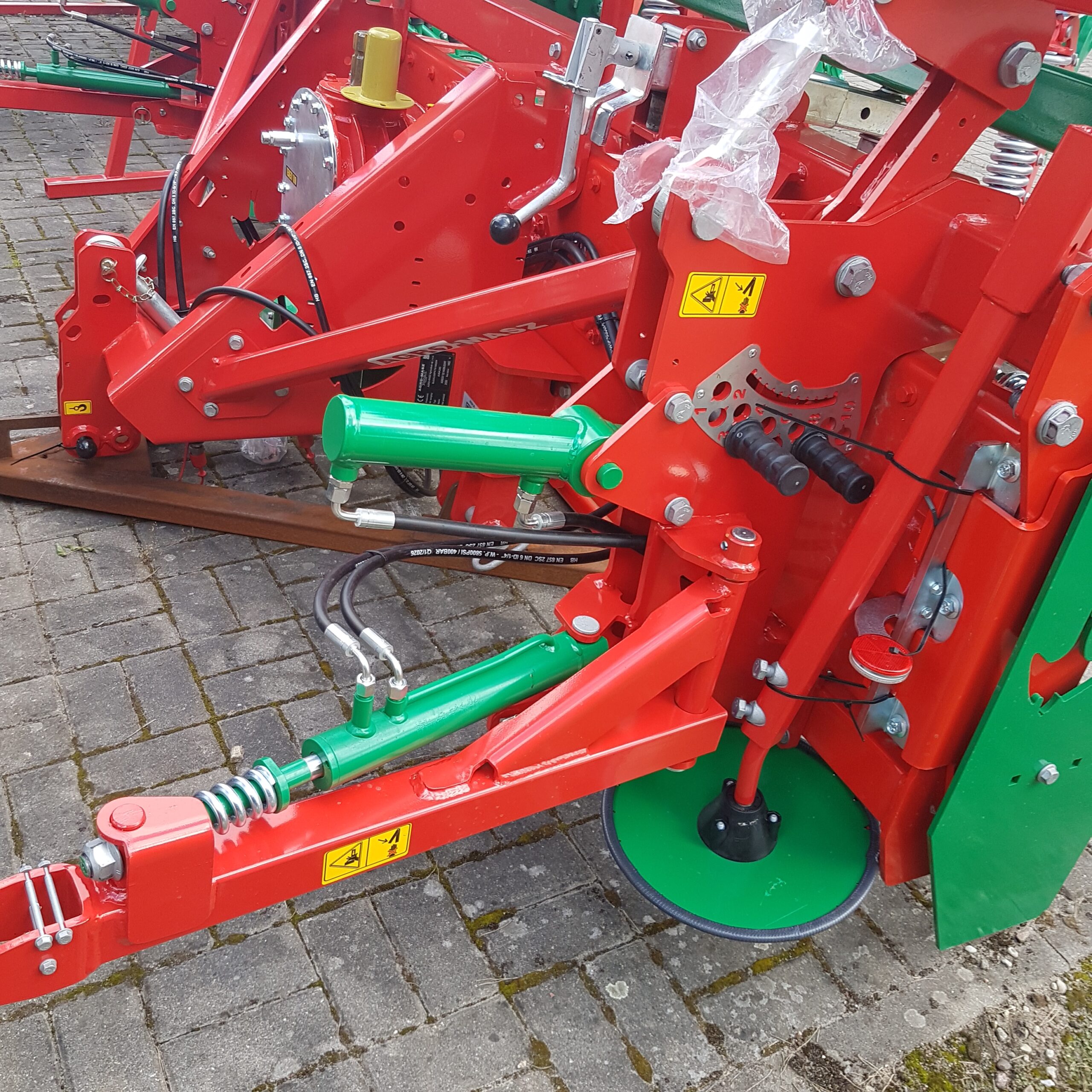 Siewnik nadbudowany SN301 z agregatem aktywnym ANA30 AGRO-MASZ - obrazek 6
