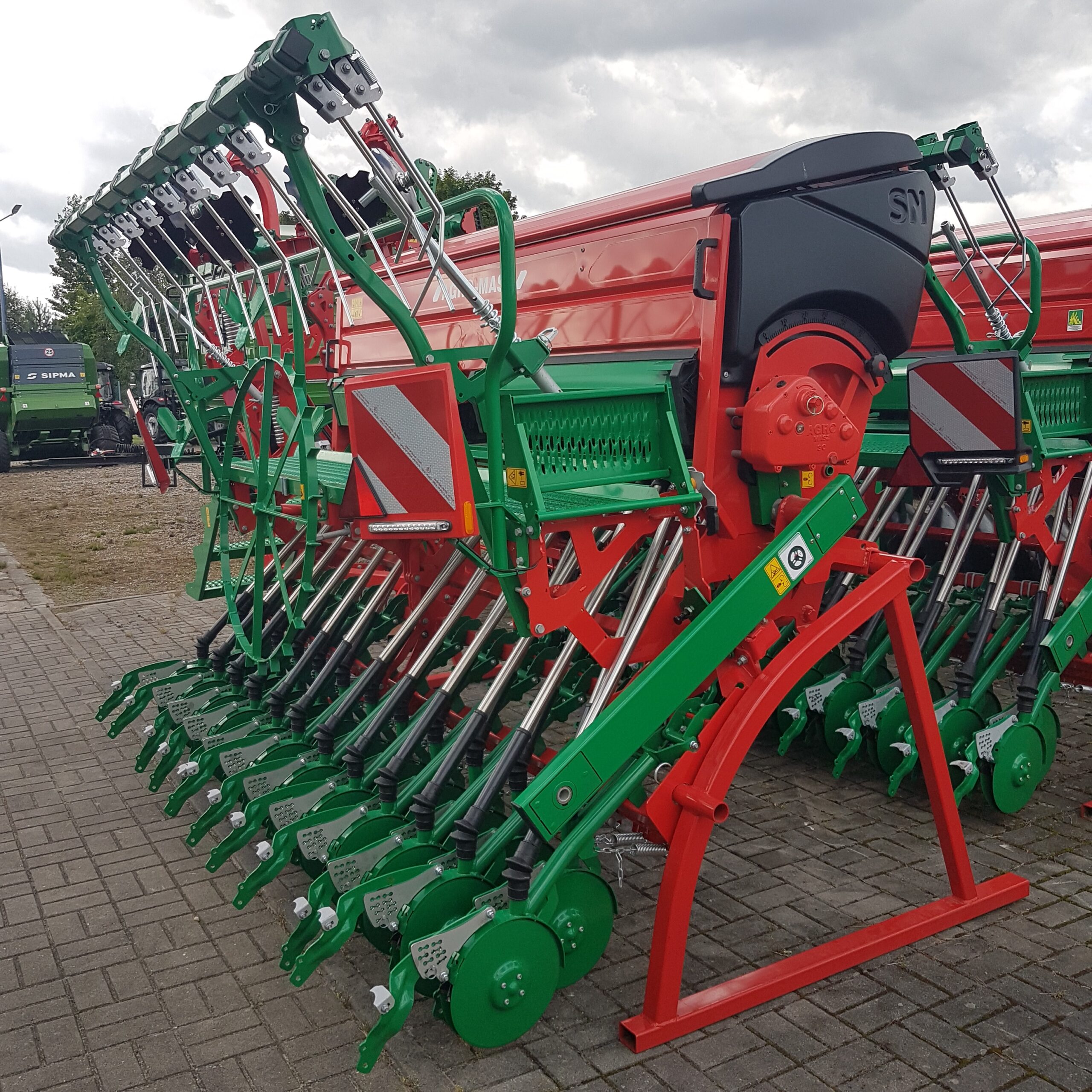 Siewnik nadbudowany SN301 z agregatem aktywnym ANA30 AGRO-MASZ - obrazek 8