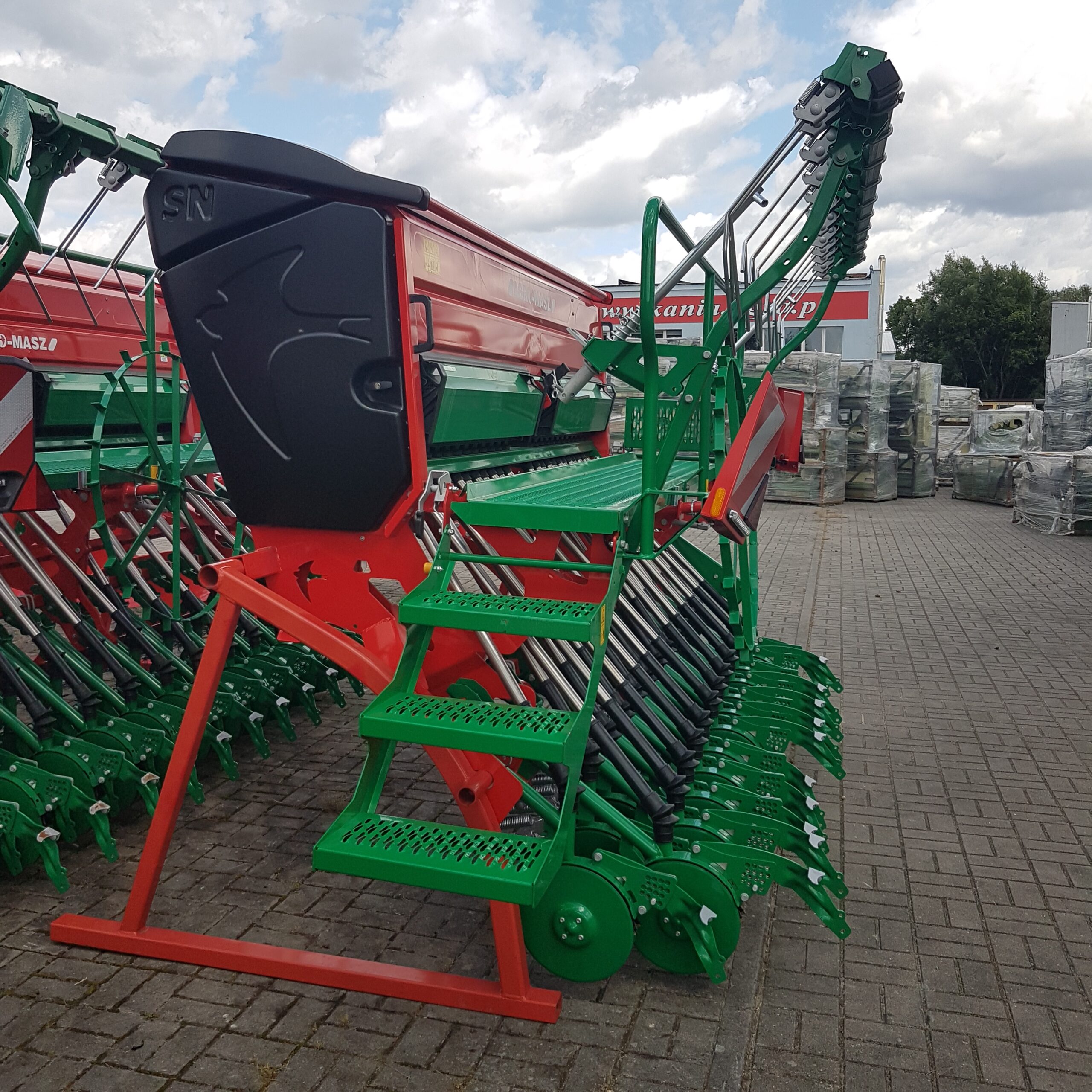 Siewnik nadbudowany SN301 z agregatem aktywnym ANA30 AGRO-MASZ - obrazek 11